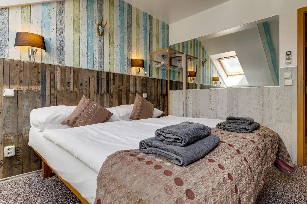 Double or Twin STANDARD Room, Royal Court Hotel, Prague