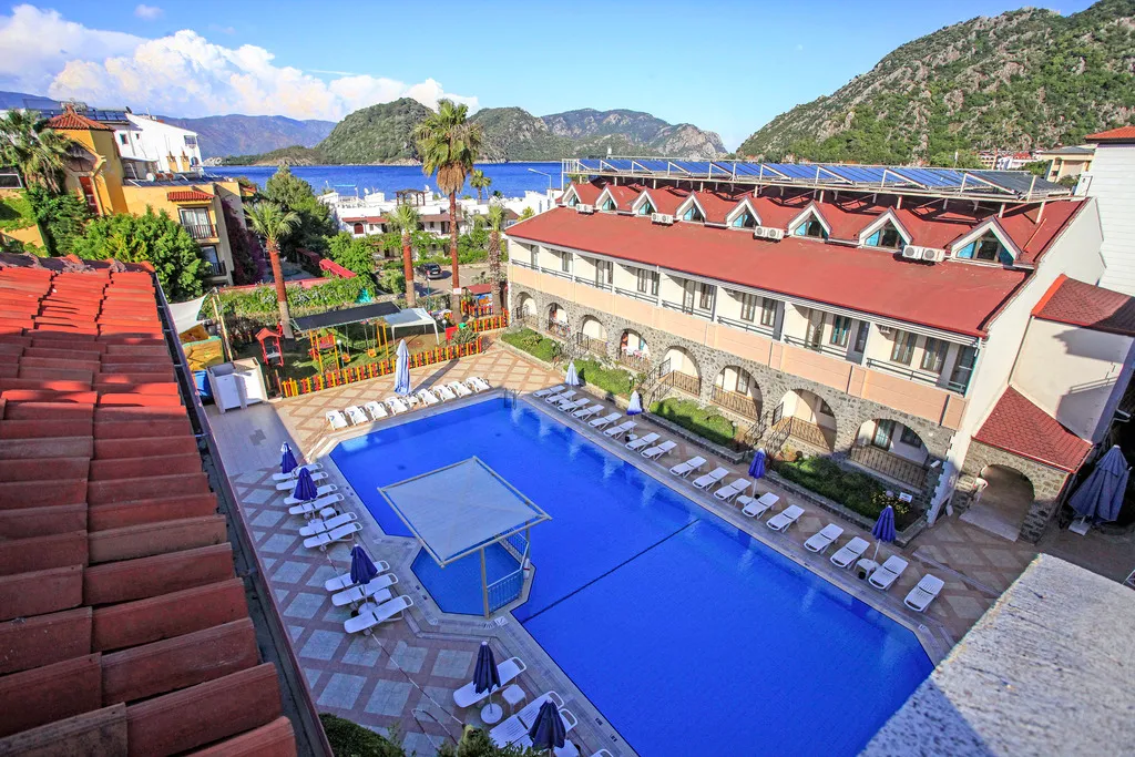 Pool, Prince, Dalaman