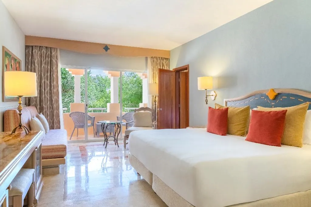 FAMILY ROOM TWO BEDROOMS Room, Iberostar Waves Paraiso del Mar All Inclusive, Cancun Area