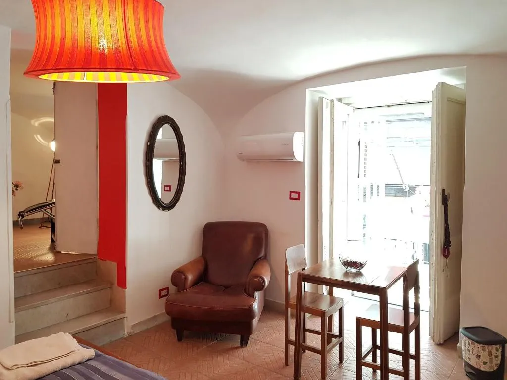 Room, Capa & Coda, Naples