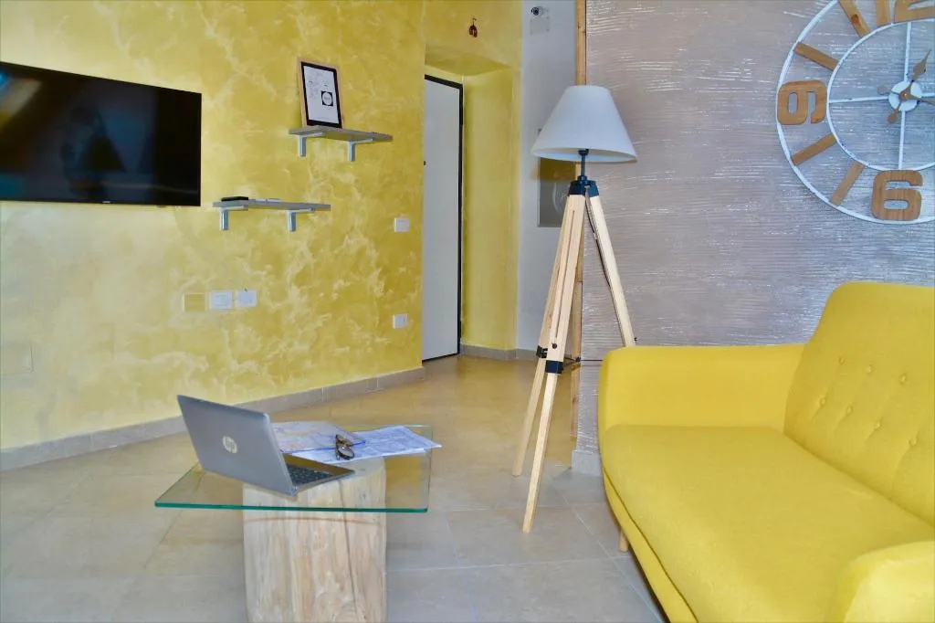 Room, B&B La Mansarda, Naples