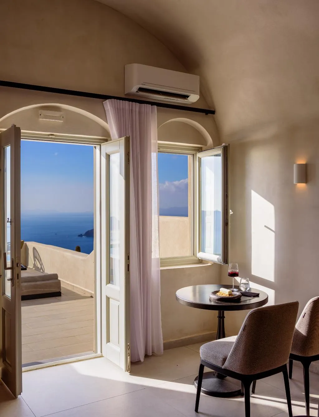 SUITE DELUXE WITH PRIVATE POOL Room, Andromeda Villas, Santorini