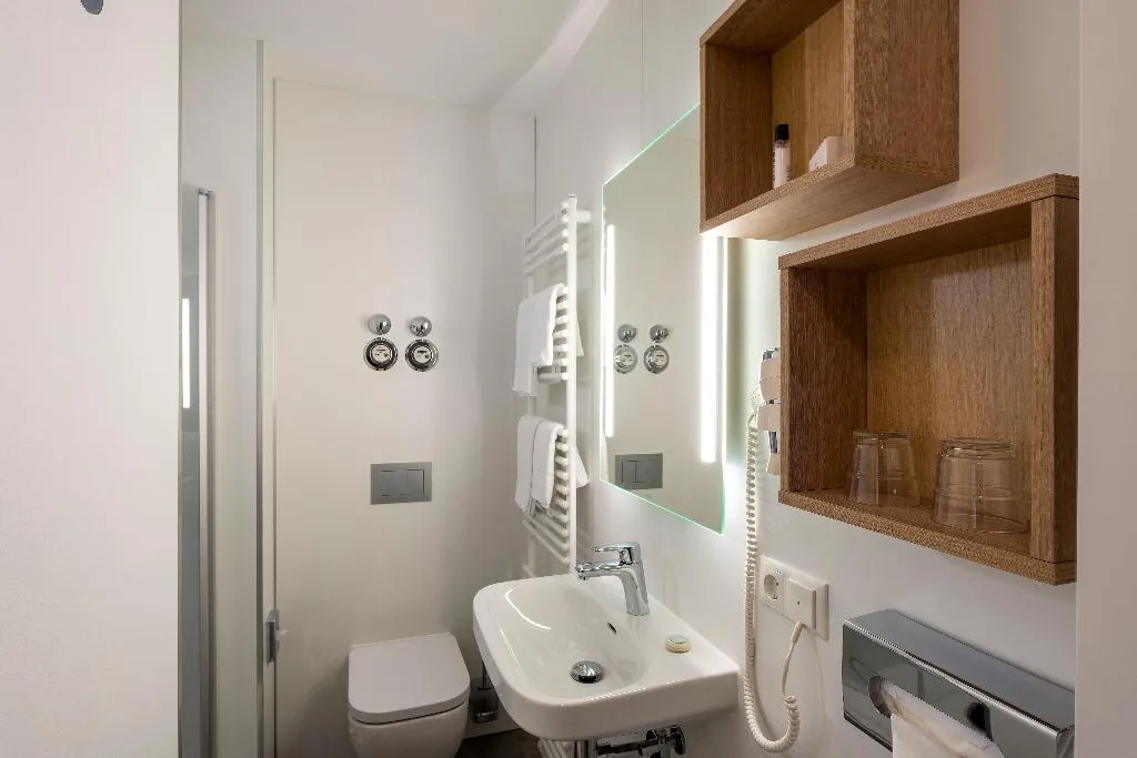 TWIN WITH VIEWS Room, SORAT Hotel Berlin, Berlin