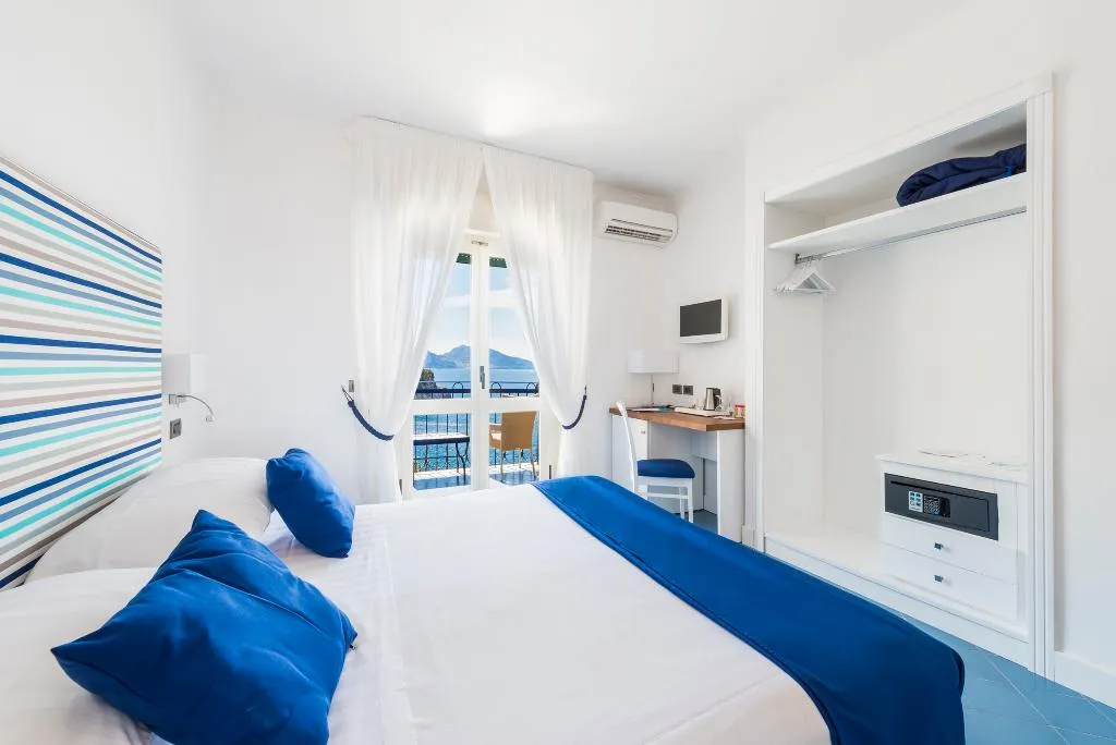 Double or Twin SEA VIEW Room, Delfino, Naples