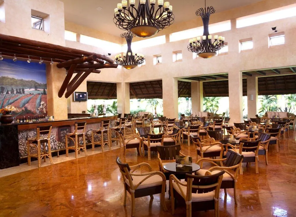 Bar, Barcelo Maya Tropical, Cancun Area