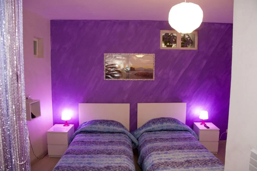 Room, Residence Confalone, Naples