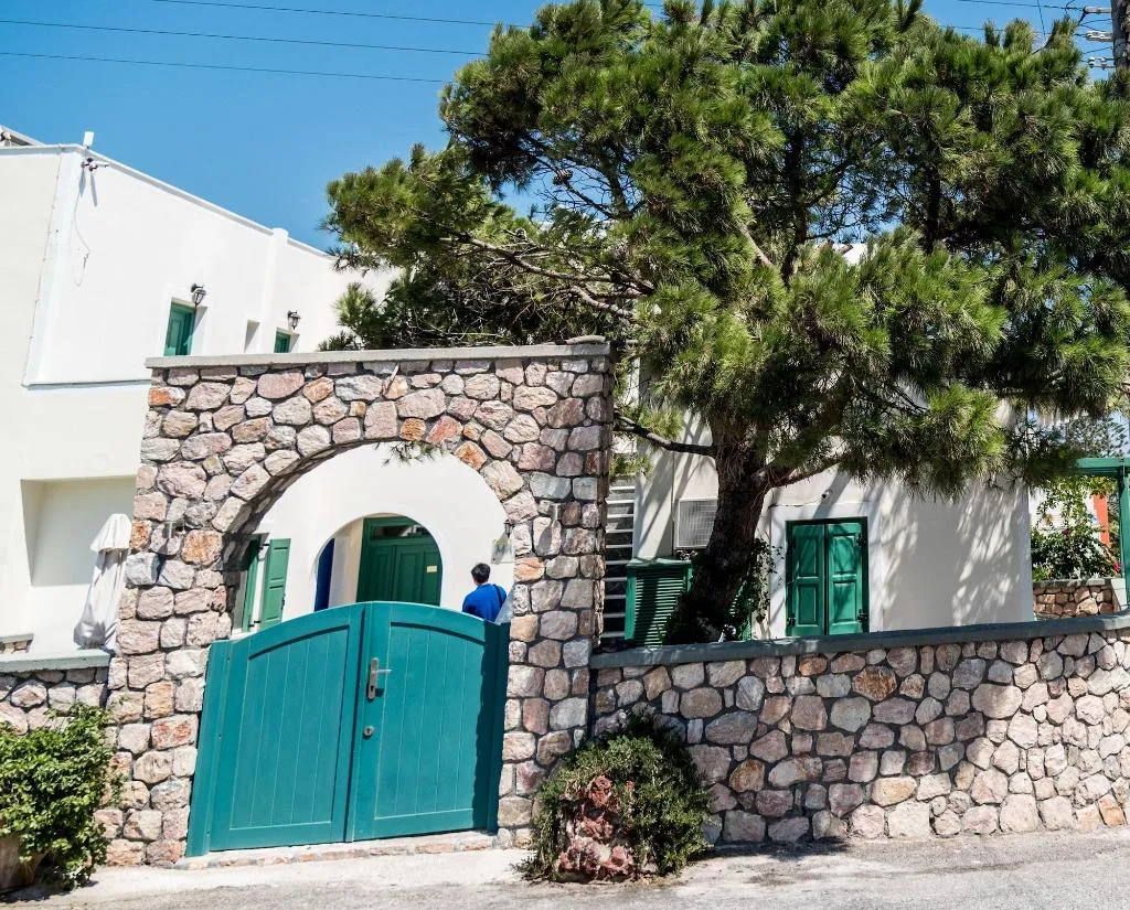 Sports and Entertainment, Ifestia, Santorini