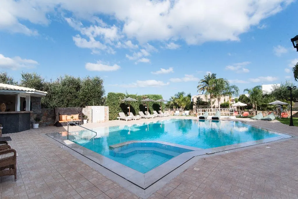 Pool, Mirage Studios, Crete