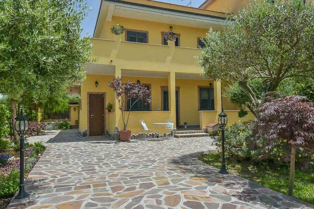 General view, A Casa Di Titty, Rome