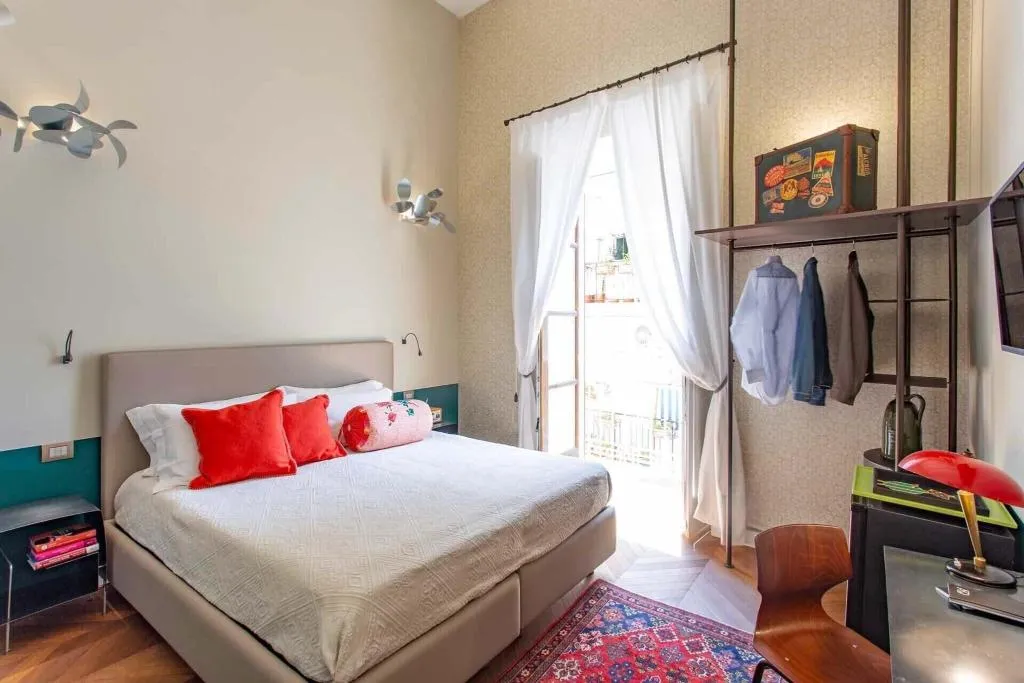 DOUBLE CLASSIC QUEEN BED Room, Accademia 39, Naples