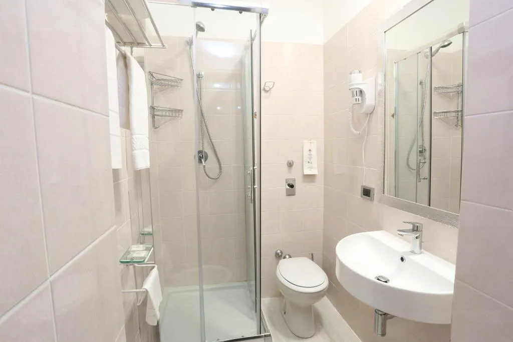 Room, Hotel Piacenza, Milan