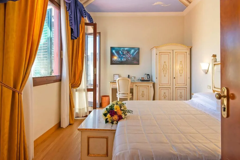 TWIN SUPERIOR Room, Porta Faenza, Florence
