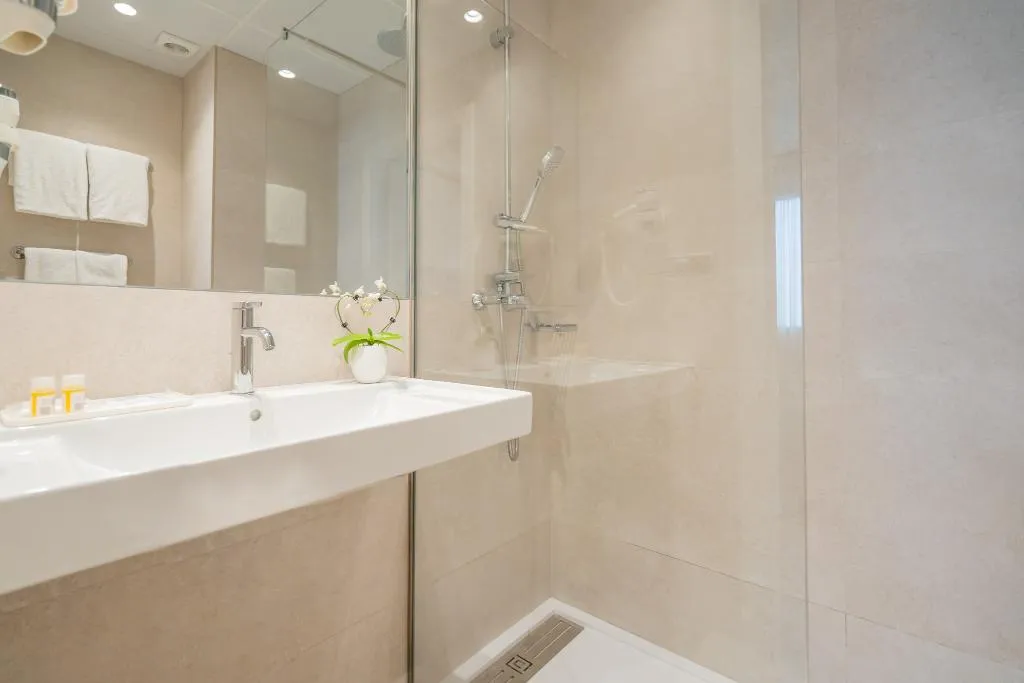 DOUBLE SINGLE USE STANDARD Room, Glories, Barcelona