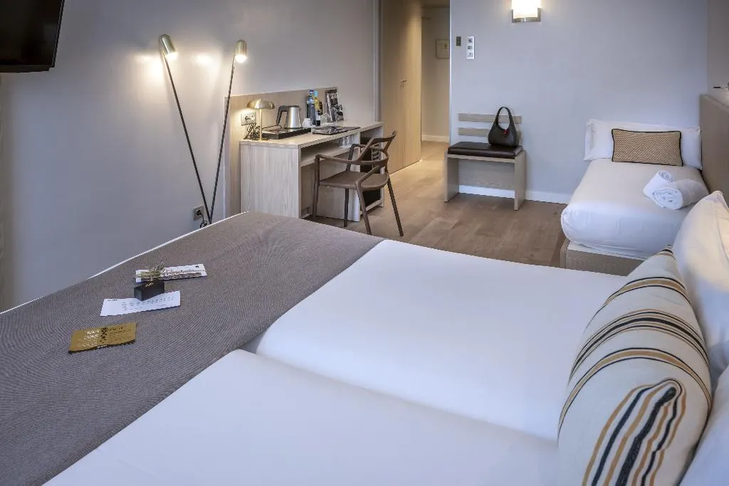 Double or Twin WITH BALCONY WITH VIEWS Room, Serhs Rivoli Rambla, Barcelona
