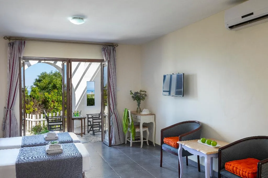 FAMILY ROOM STANDARD Room, Latchi Family Resort, Cyprus
