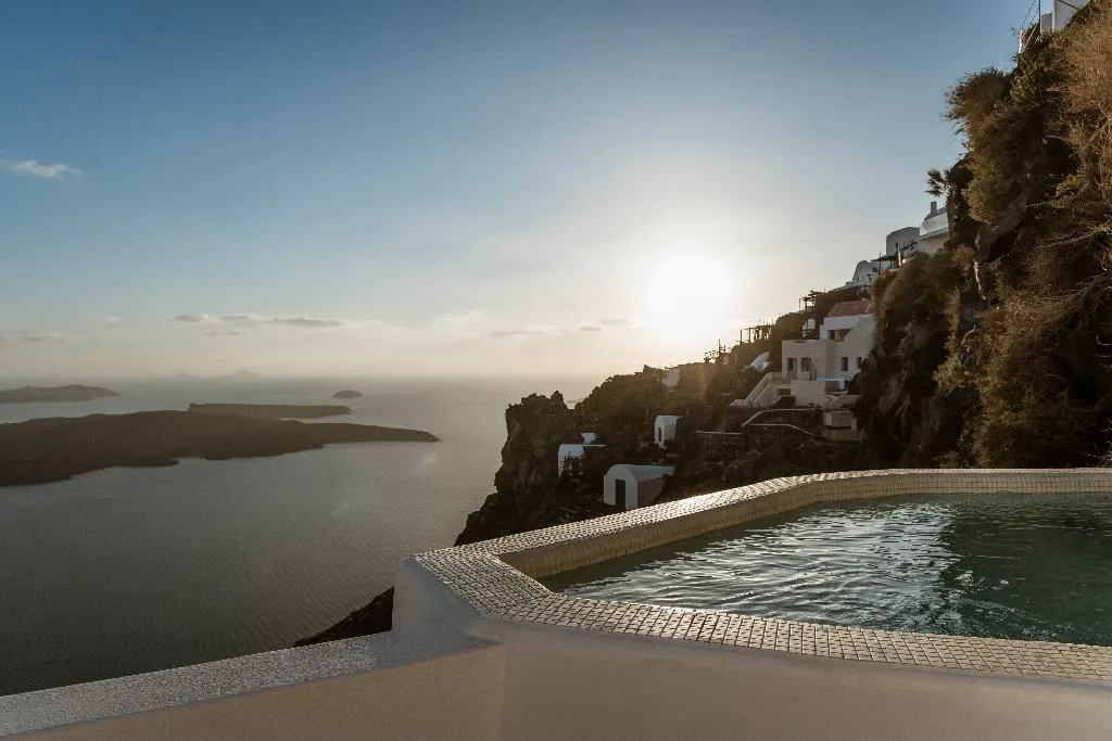SUITE WITH PRIVATE POOL Room, Aqua Luxury Suites, Santorini
