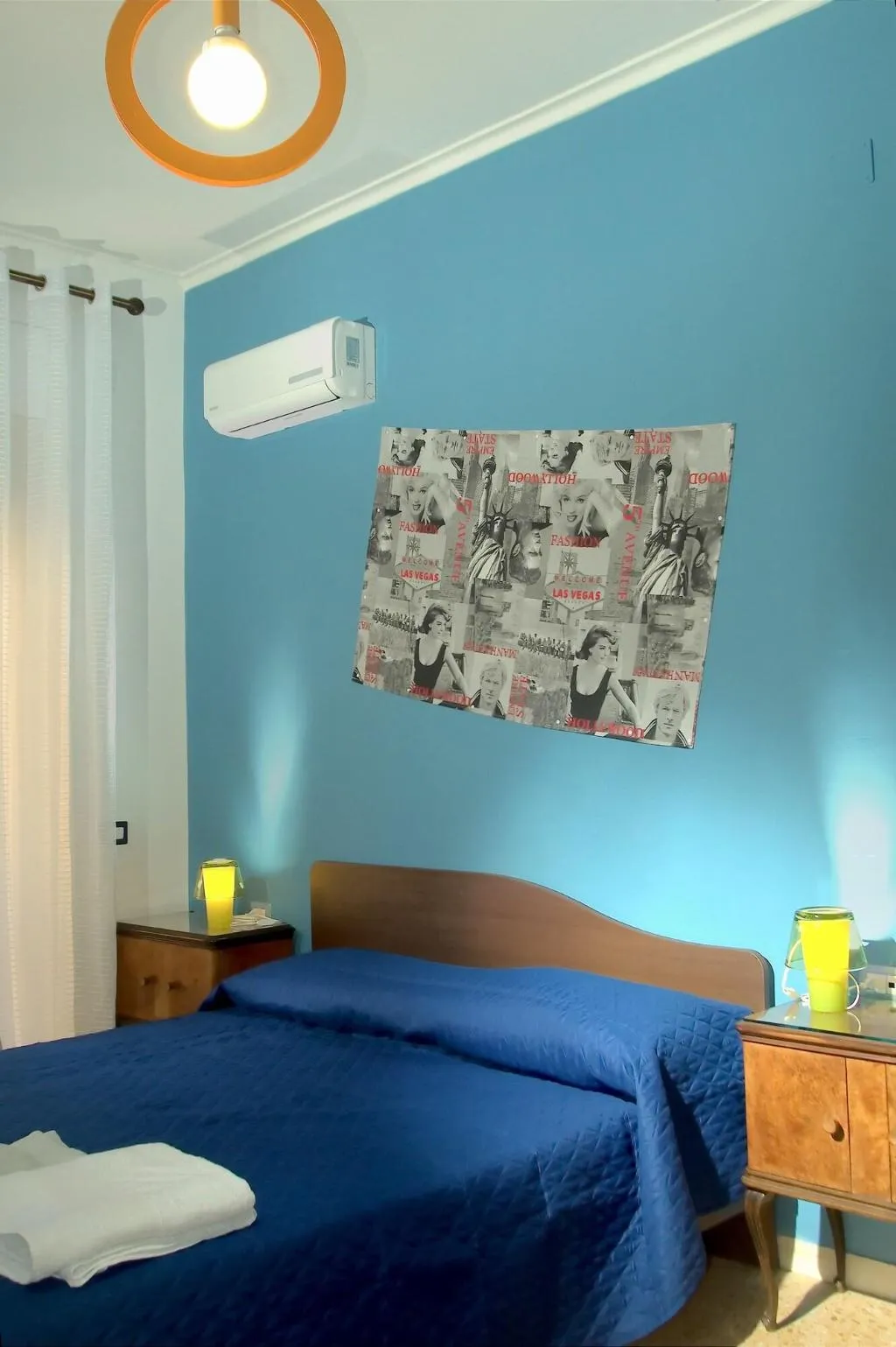 Room, B&B Bibliotechina, Naples