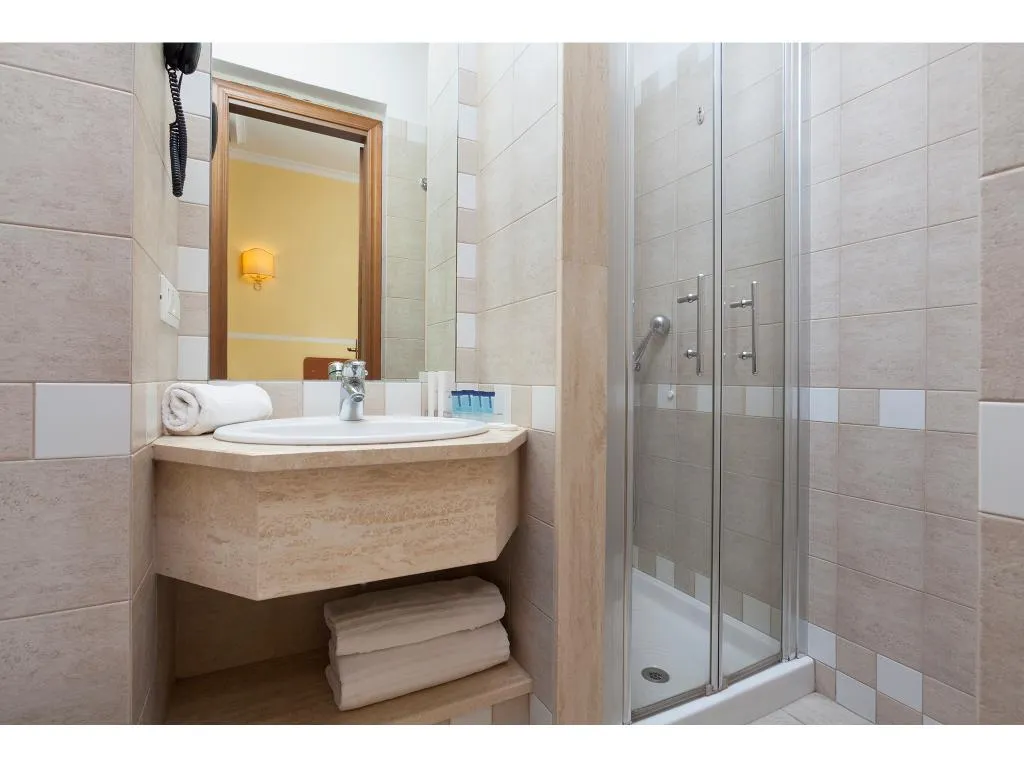 DOUBLE STANDARD Room, Hotel Kennedy, Rome