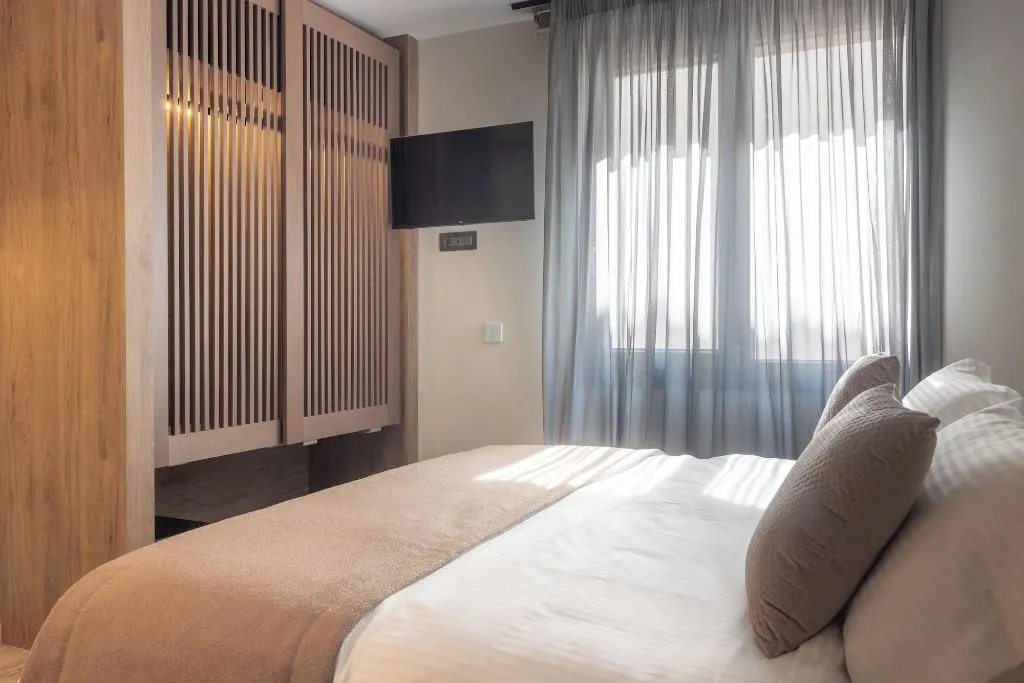Room, Athens 507, Athens