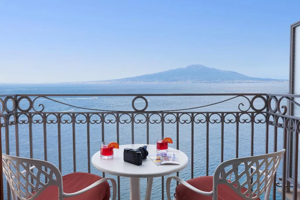 Double or Twin PREMIER SEA VIEW Room, Grand Hotel Ambasciatori, Naples