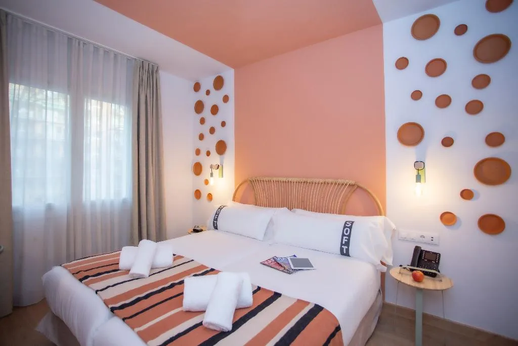 TWIN STANDARD Room, Casual Colours Barcelona, Barcelona