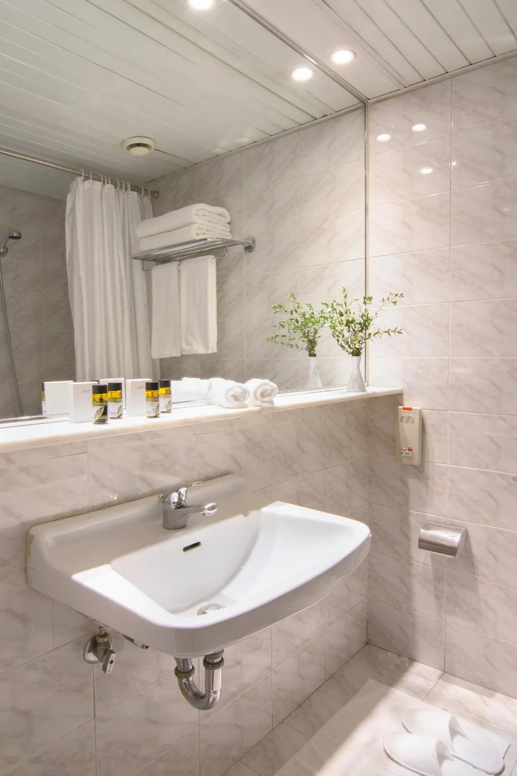 SINGLE STANDARD Room, Titania, Athens