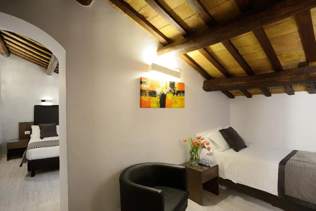 QUADRUPLE STANDARD Room, Trevi, Rome