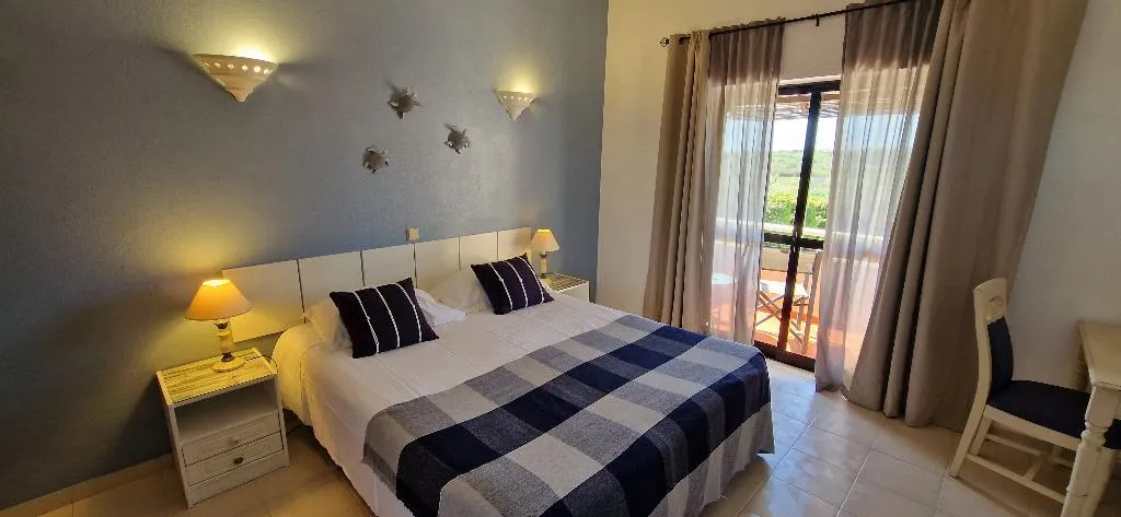 Double or Twin POOL VIEW Room, Casa Rosa Montes, Algarve