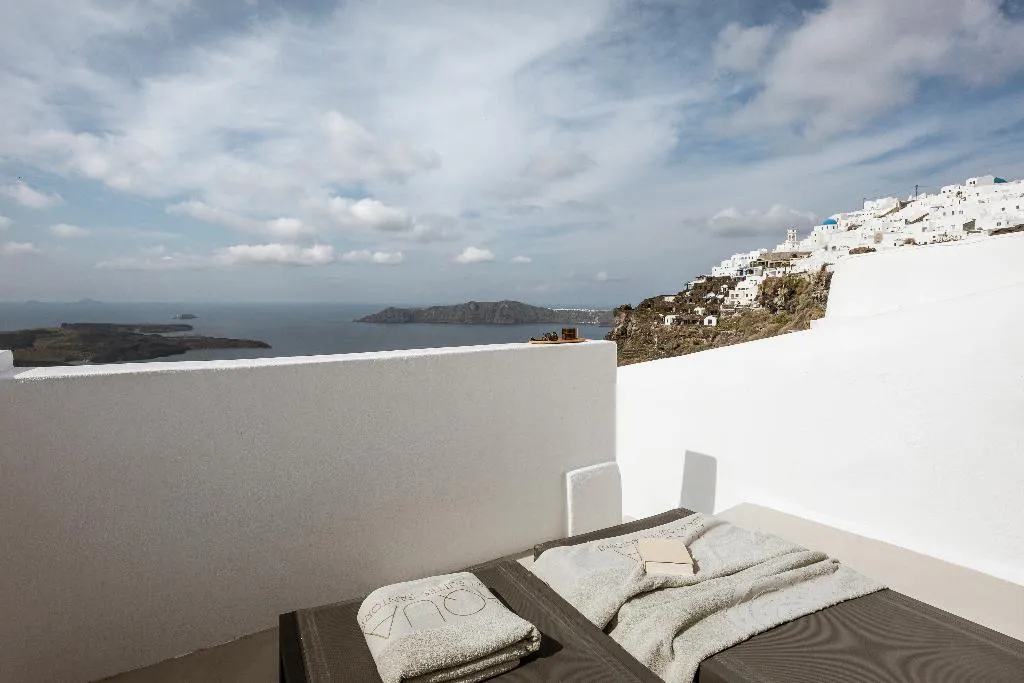 SUITE ONE BEDROOM ONE BATHROOM Room, Aqua Luxury Suites, Santorini