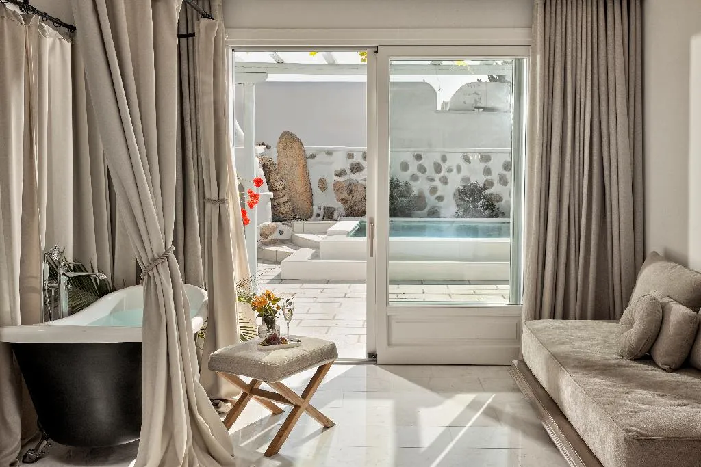 SUITE THREE BEDROOMS WITH PRIVATE POOL Room, Saint John Hotel Villas & Spa, Mykonos