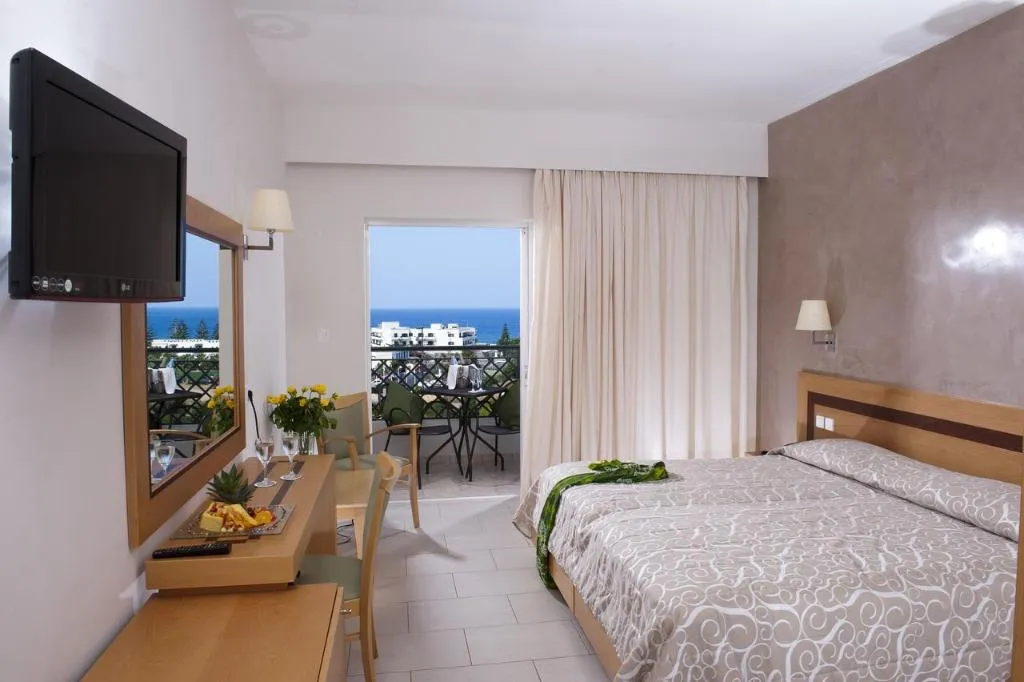 Room, Grand Hotel Holiday Resort, Crete
