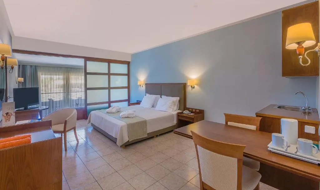JUNIOR SUITE STANDARD Room, Kipriotis Maris Suites, Kos