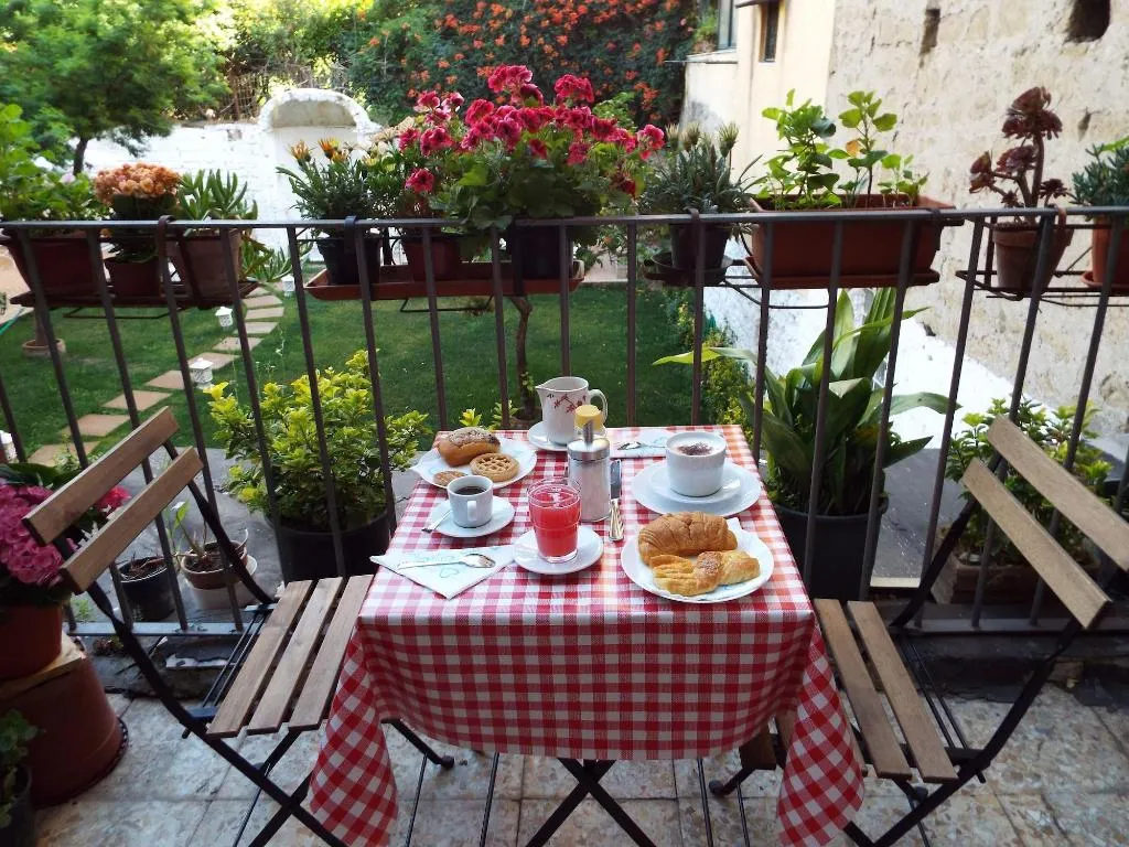Restaurant, B&B In giro per Napoli, Naples