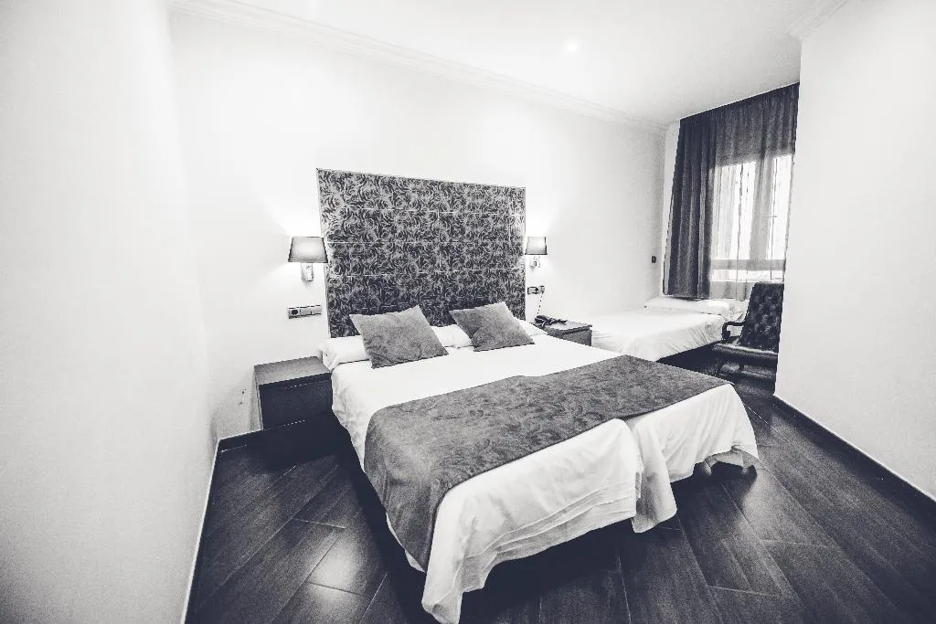 TRIPLE STANDARD Room, Hostal Sol Los Angeles, Madrid