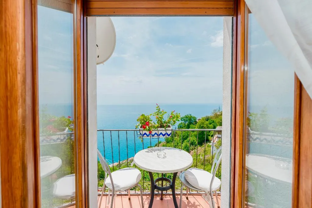 DOUBLE GARDEN VIEW Room, Albergo Diffuso Bacco Furore, Naples