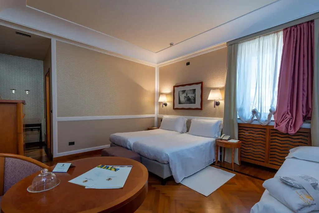 TRIPLE DELUXE SEA VIEW Room, Grand Hotel Ortigia, Catania