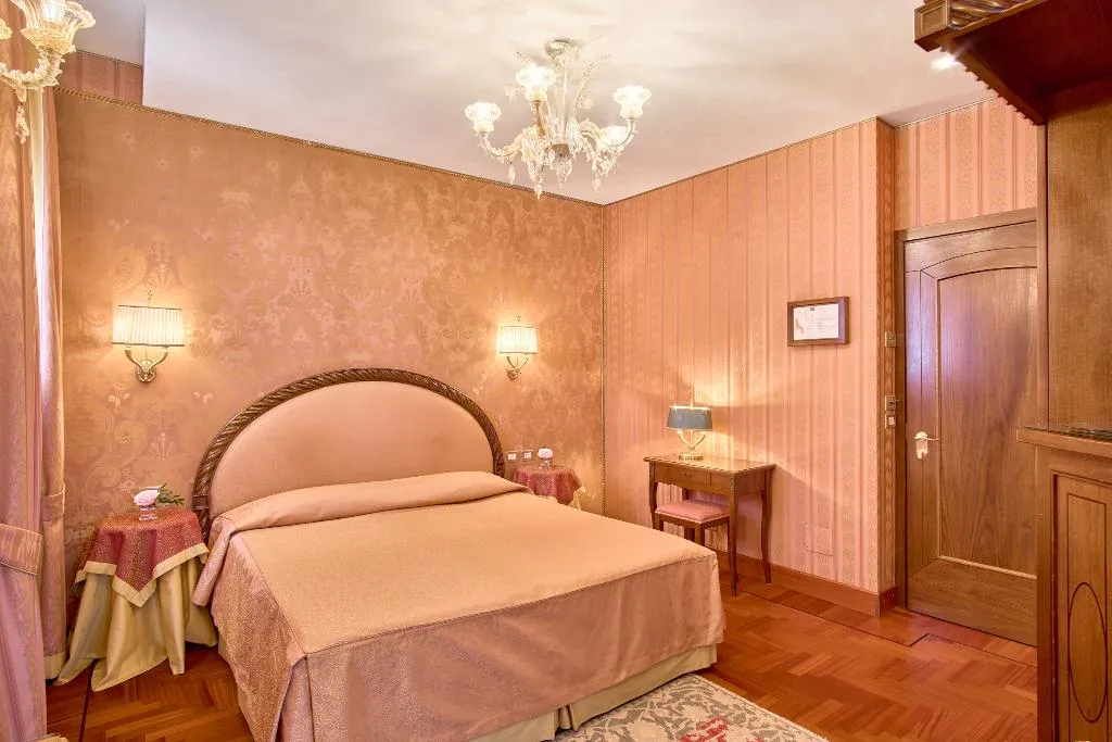 DOUBLE DELUXE Room, Palazzo Stern, Venice