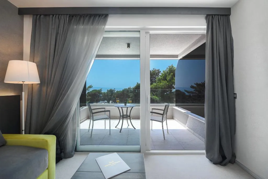 DOUBLE DELUXE PARTIAL OCEAN VIEW Room, Boutique Hotel Mirjam, Split