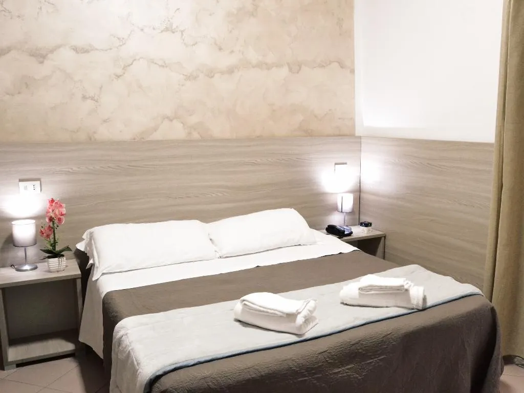 DOUBLE STANDARD Room, Colombo, Naples