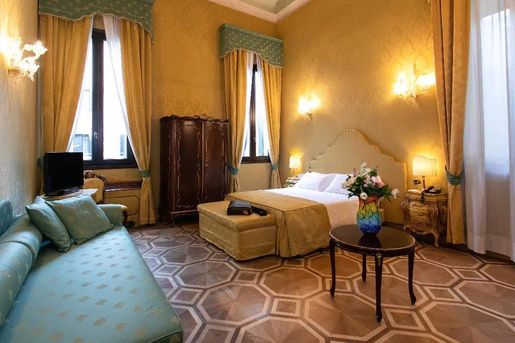 JUNIOR SUITE STANDARD Room, Ca' Vendramin Zago, Venice
