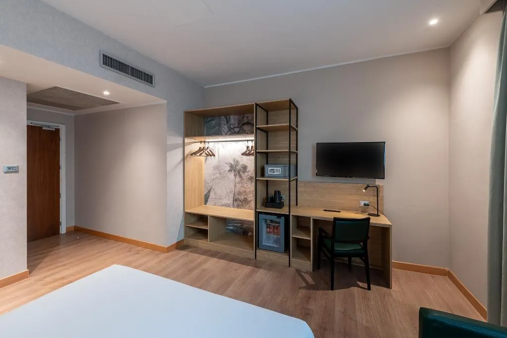 FAMILY ROOM CAPACITY 4 Room, Neo Hotel, Milan