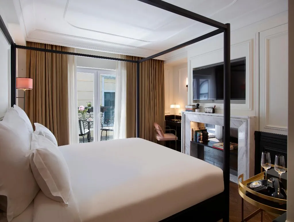 DOUBLE DELUXE WITH BALCONY Room, Villa Brown Ermou, a member of Brown Hotels, Athens