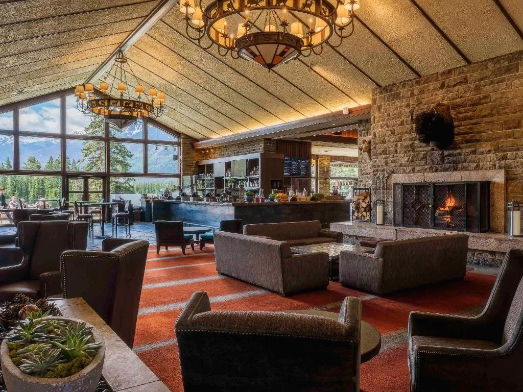 Bar, Fairmont Jasper Park Lodge, Edmonton, Alberta