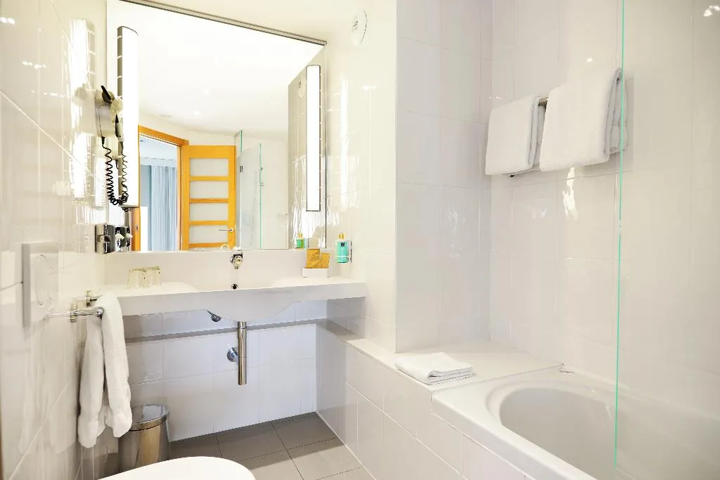 DOUBLE SUPERIOR Room, Novotel Barcelona City, Barcelona