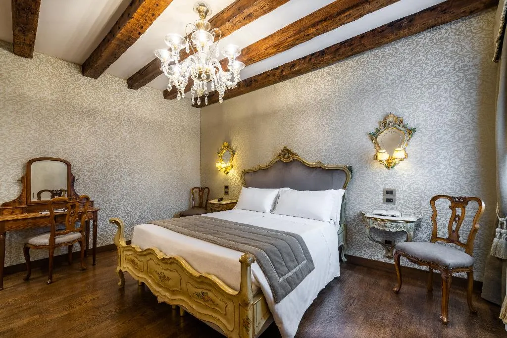 Double or Twin SUPERIOR WITH VIEWS Room, Palazzo San Lorenzo, Venice