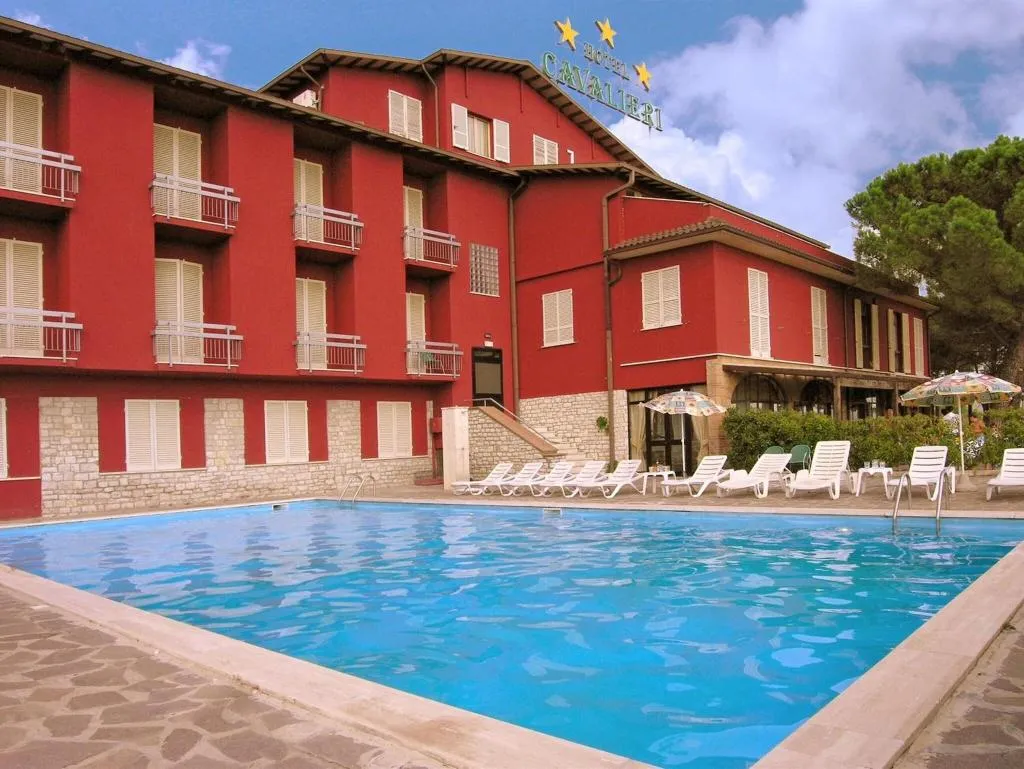 Pool, Cavalieri, Perugia