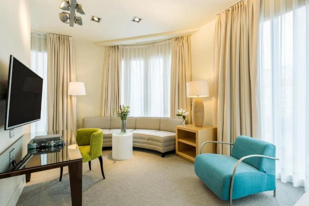 JUNIOR SUITE STANDARD Room, Room Mate Alicia, Madrid, Madrid