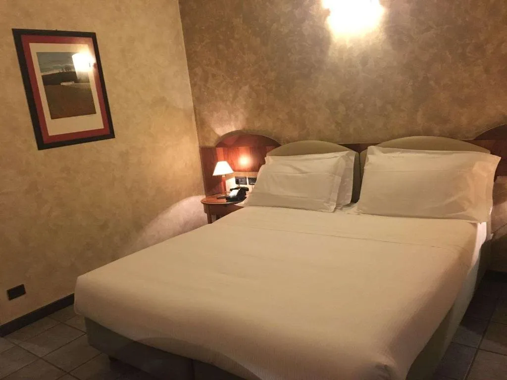 Room, Plus Welcome Milano, Milan