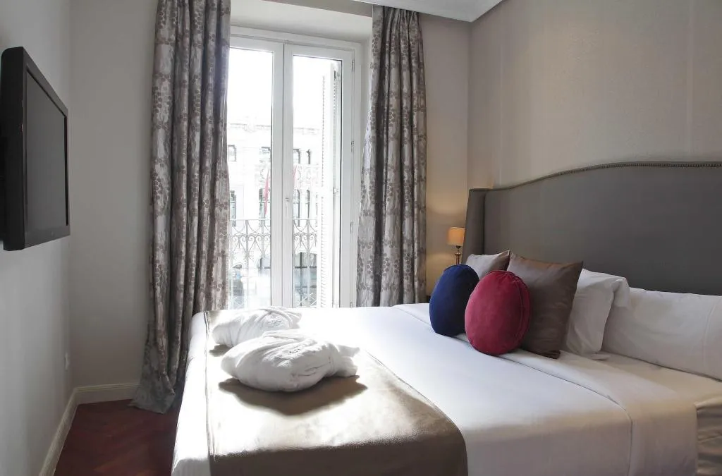 JUNIOR SUITE KING SIZE BED Room, Luxury Suites Madrid, Madrid