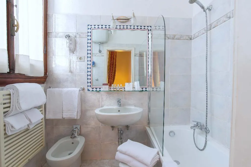 QUADRUPLE STANDARD Room, Paris, Florence